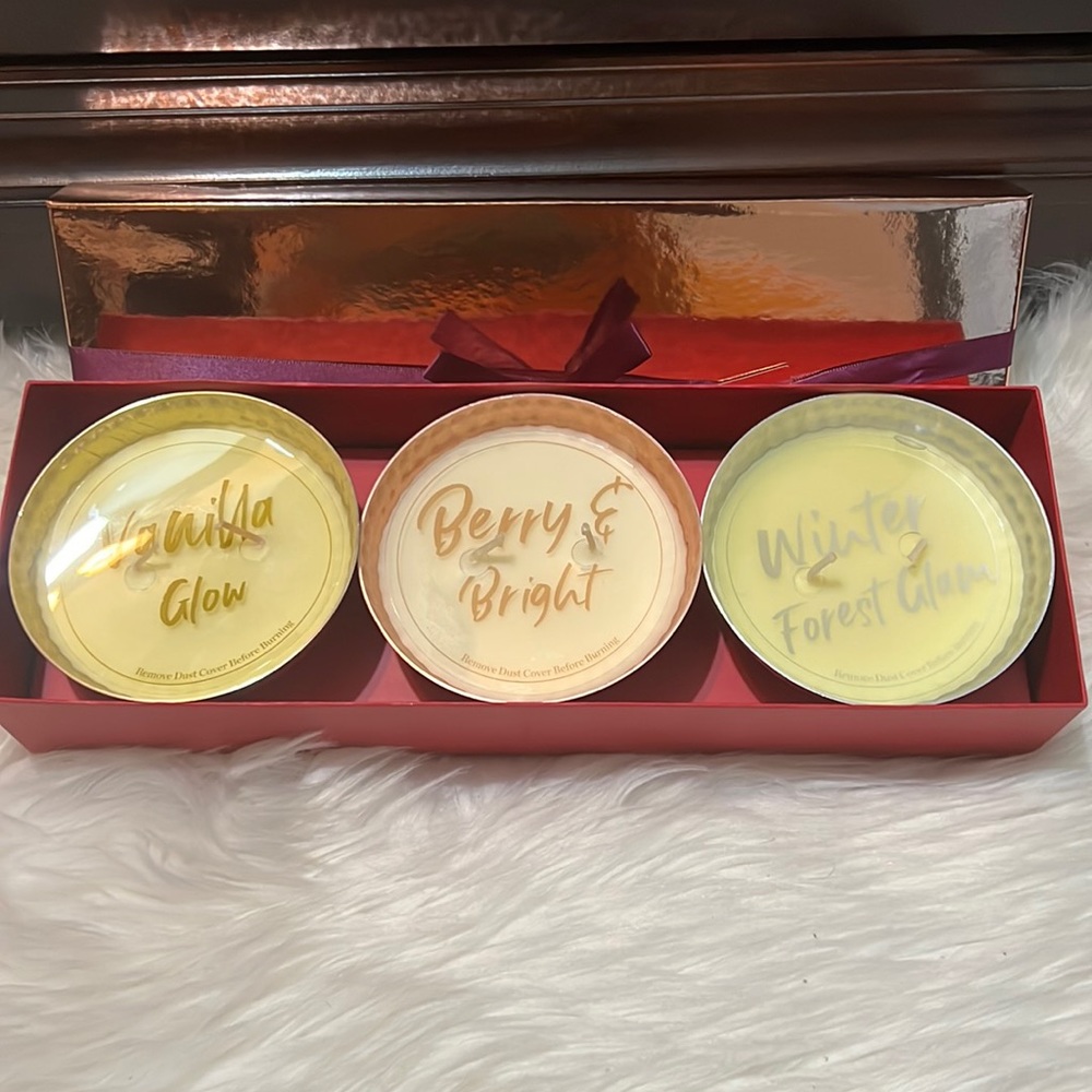 3 piece candle set! Vanilla, Berry, and Forest Fragrance.